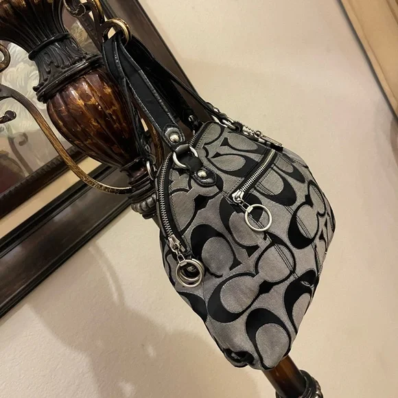 Coach, please check all picture of condition - Picture 5 of 17